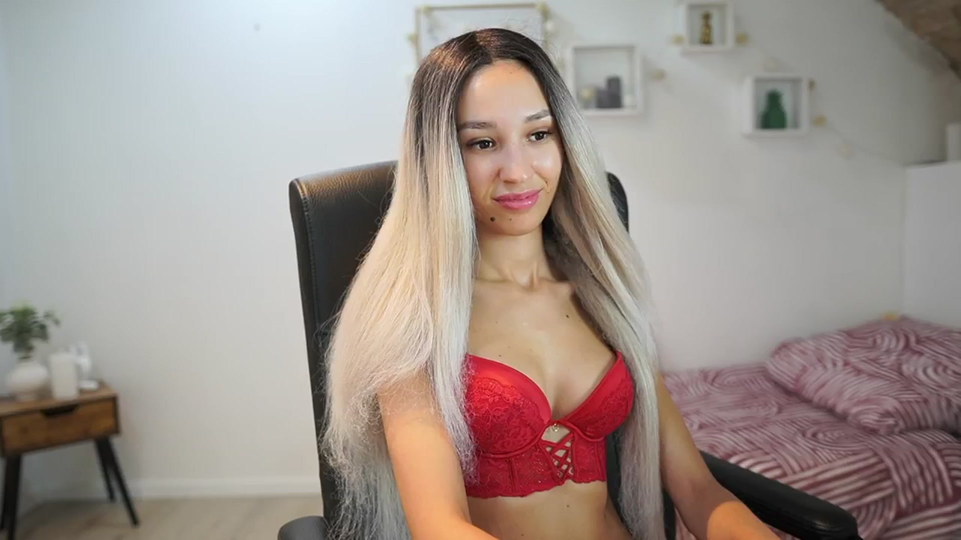 Gallery image thumbnail from Amai__Liu's myfreecams stream on, 07/03/2025, 17:58 image 10 of 20