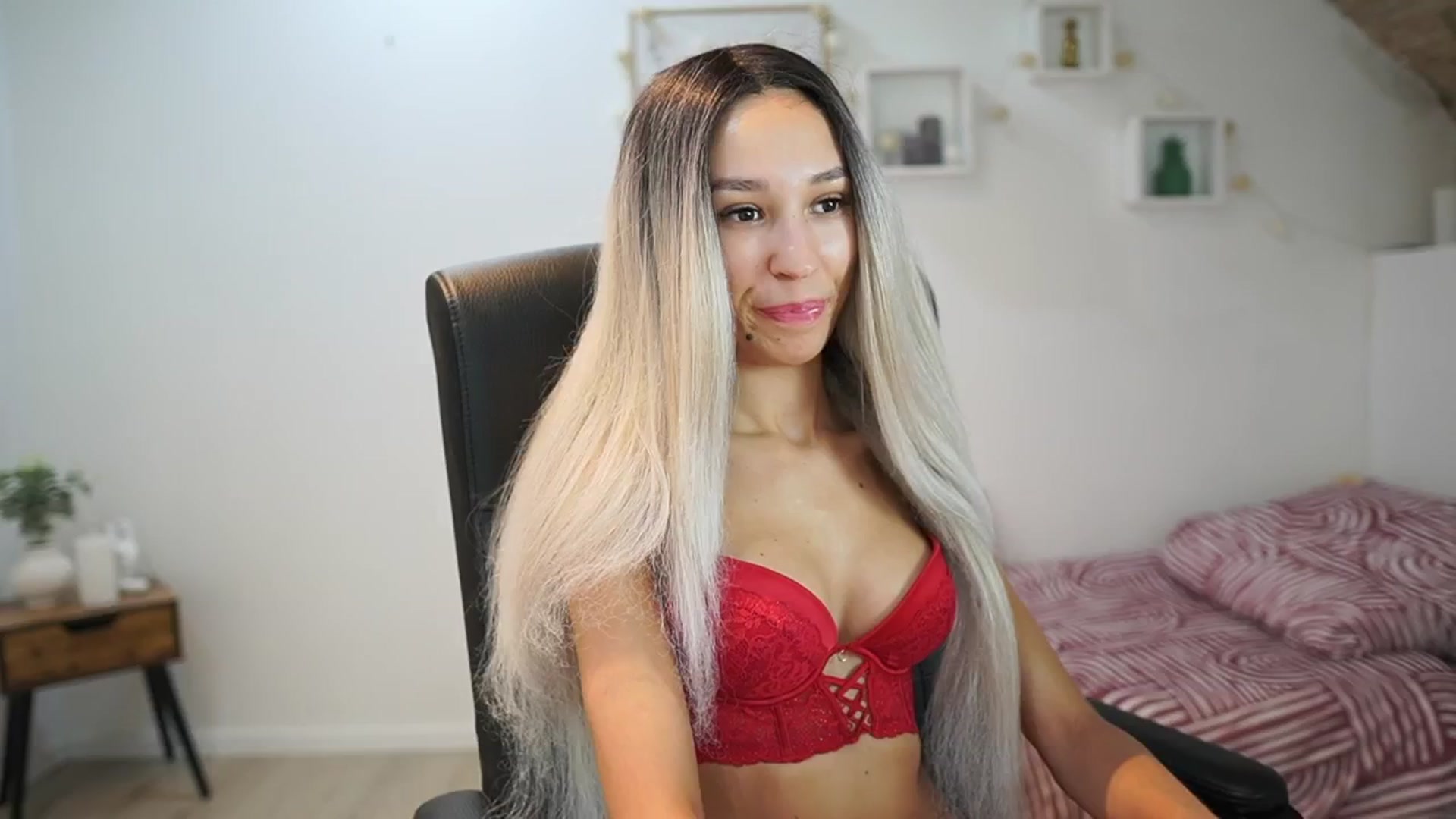 Gallery image thumbnail from Amai__Liu's myfreecams stream on, 07/03/2025, 17:58 image 5 of 20