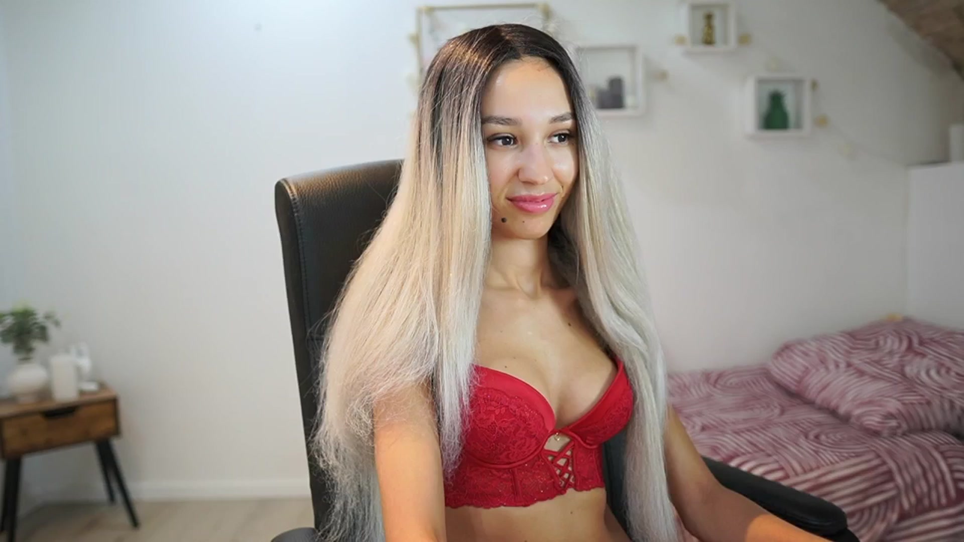 Gallery image thumbnail from Amai__Liu's myfreecams stream on, 07/03/2025, 17:58 image 3 of 20