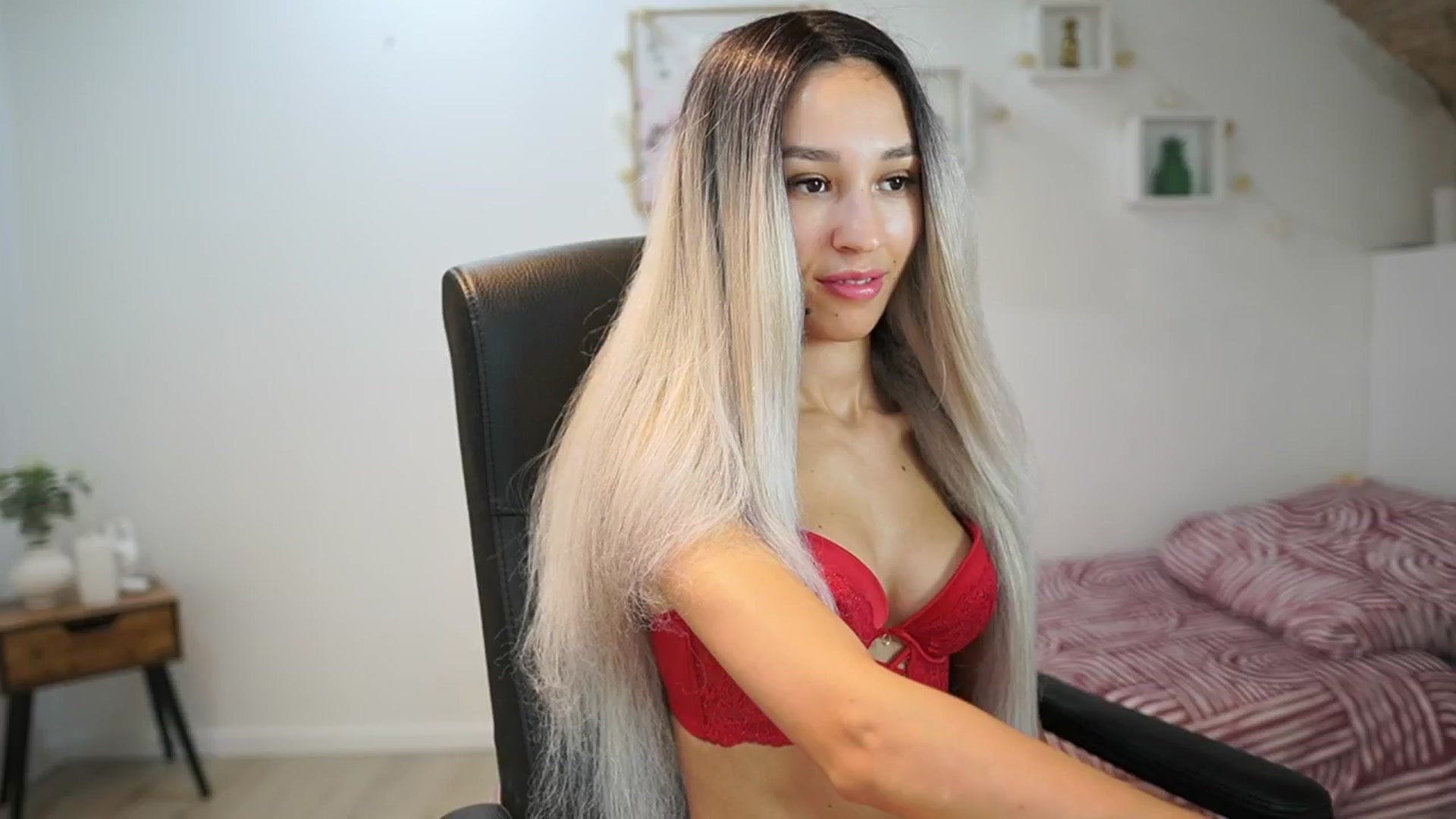 Gallery image thumbnail from Amai__Liu's myfreecams stream on, 07/03/2025, 17:58 image 16 of 20