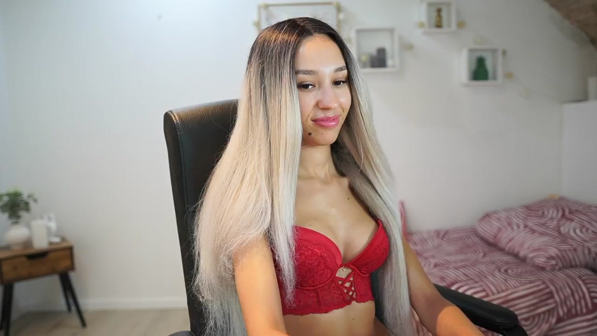 Gallery image thumbnail from Amai__Liu's myfreecams stream on, 07/03/2025, 17:58 image 9 of 20