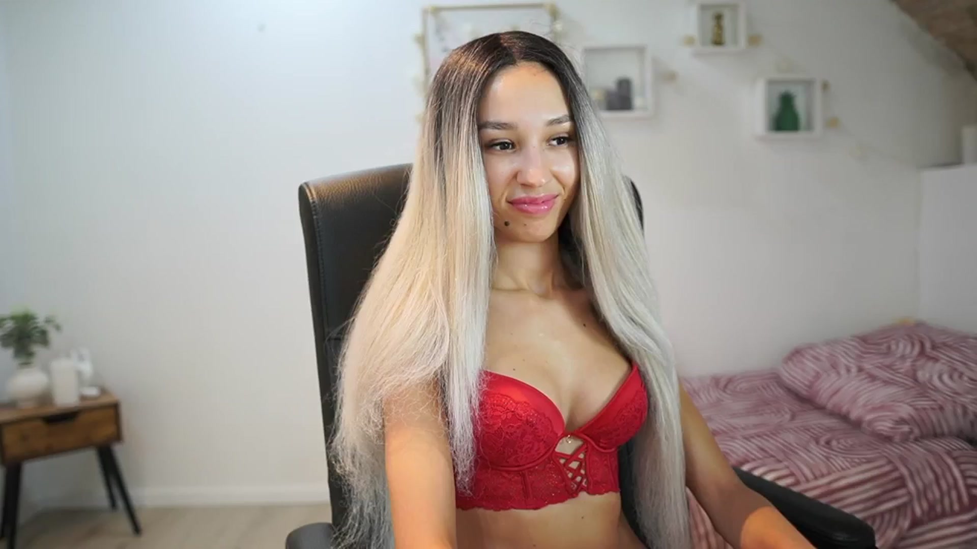 Gallery image thumbnail from Amai__Liu's myfreecams stream on, 07/03/2025, 17:58 image 6 of 20