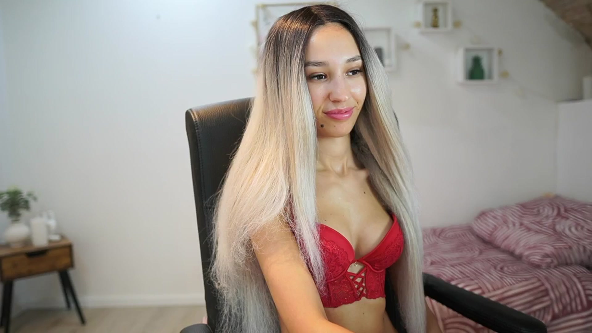 Gallery image thumbnail from Amai__Liu's myfreecams stream on, 07/03/2025, 17:58 image 17 of 20