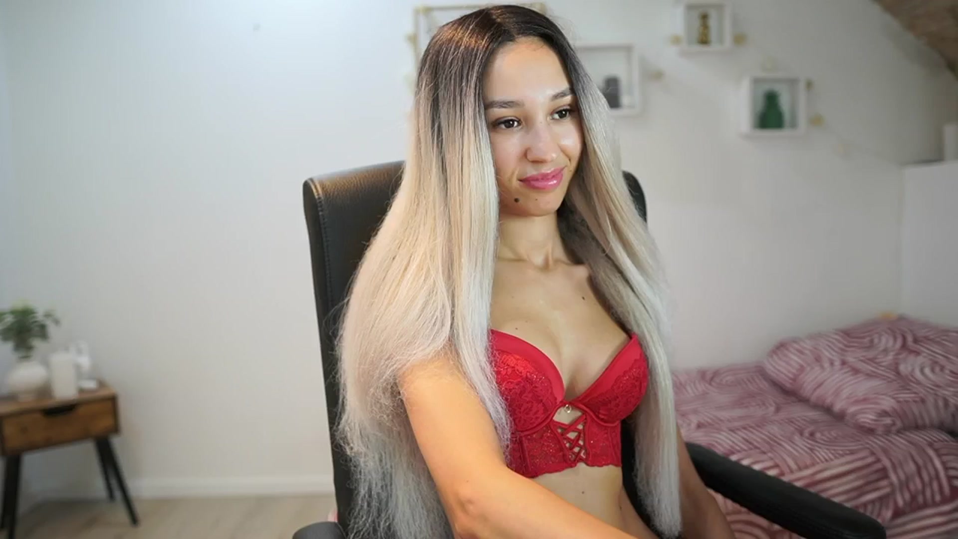 Gallery image thumbnail from Amai__Liu's myfreecams stream on, 07/03/2025, 17:58 image 11 of 20