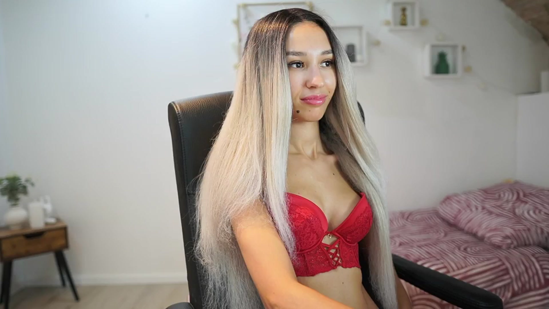 Gallery image thumbnail from Amai__Liu's myfreecams stream on, 07/03/2025, 17:58 image 14 of 20
