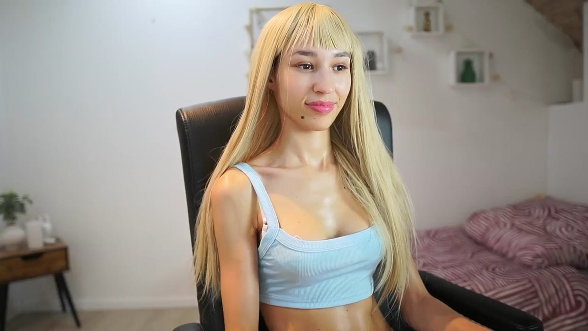 Gallery image thumbnail from Amai__Liu's myfreecams stream on, 07/16/2025, 17:50 image 2 of 20