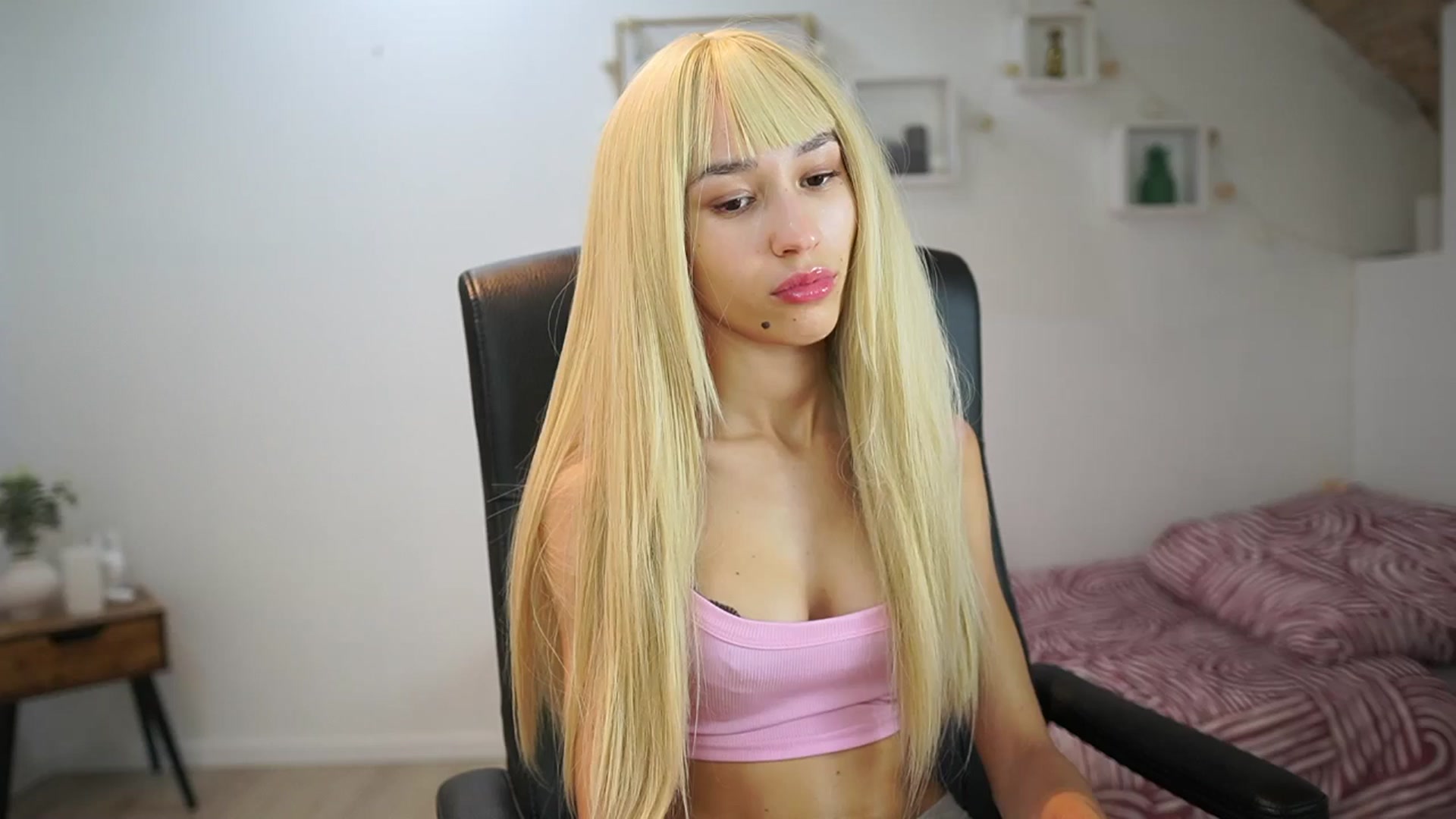 Gallery image thumbnail from Amai__Liu's myfreecams stream on, 07/18/2025, 18:07 image 1 of 20