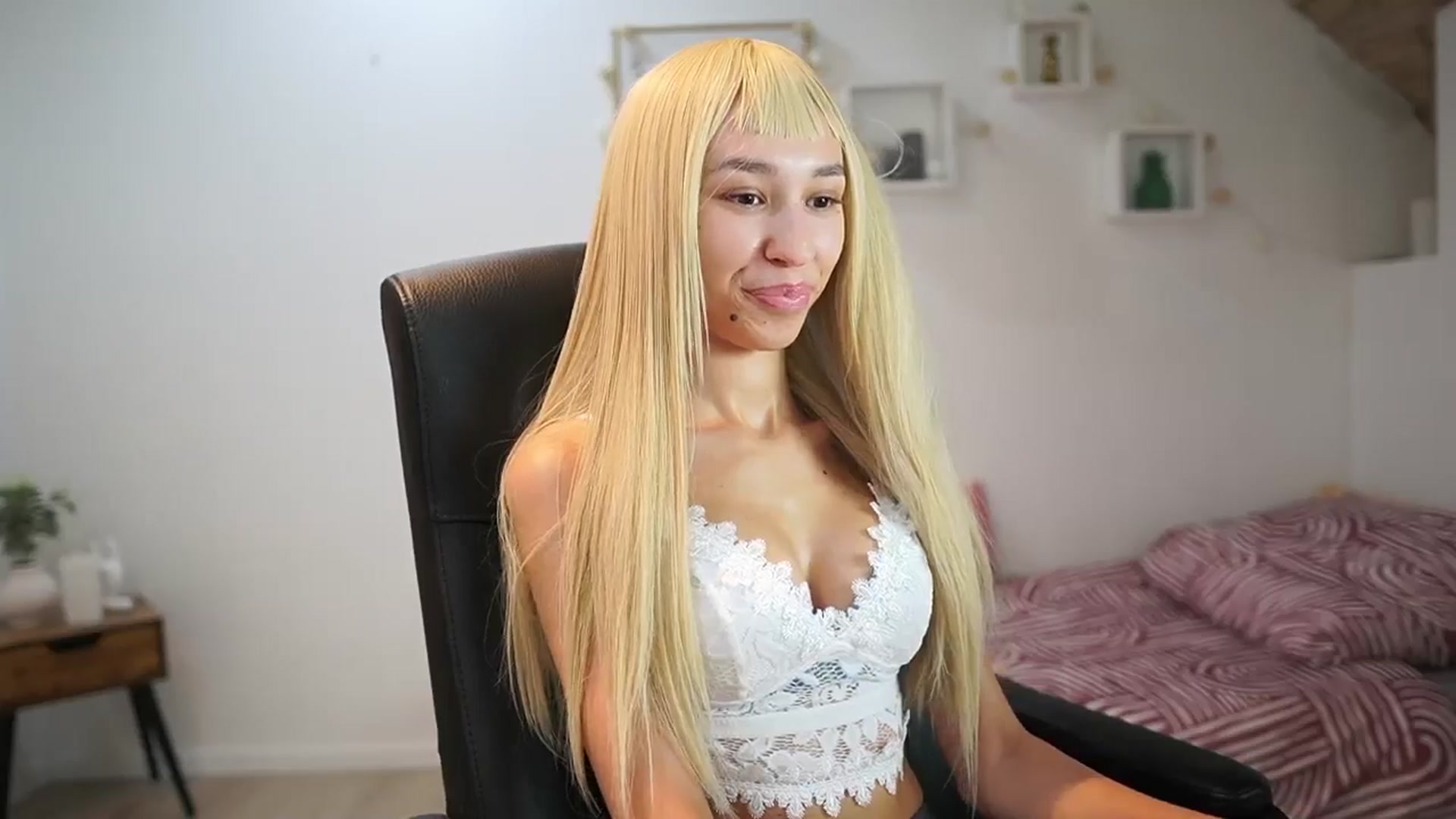 Gallery image thumbnail from Amai__Liu's myfreecams stream on, 07/19/2025, 22:18 image 15 of 20
