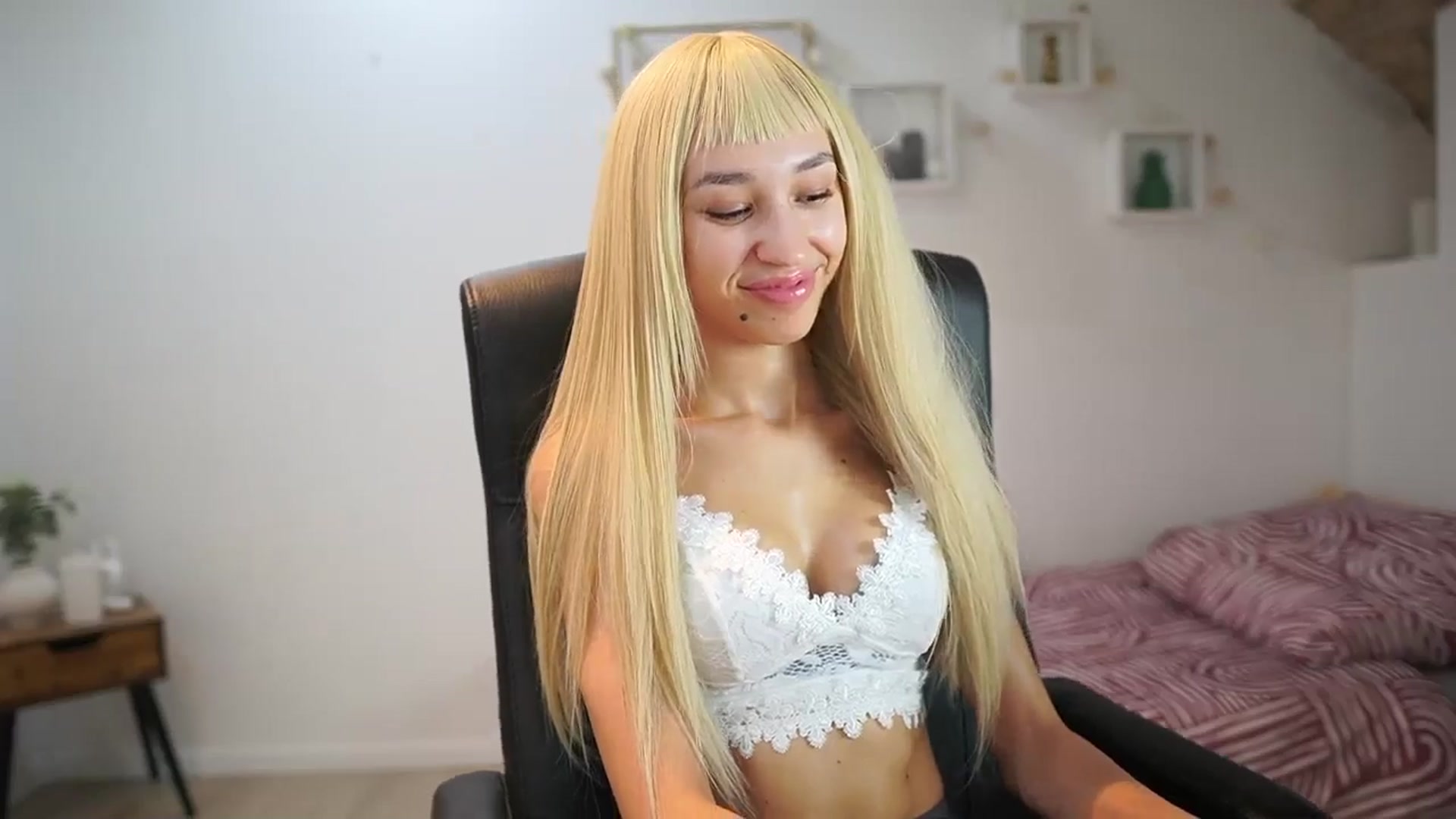 Gallery image thumbnail from Amai__Liu's myfreecams stream on, 07/19/2025, 22:18 image 11 of 20