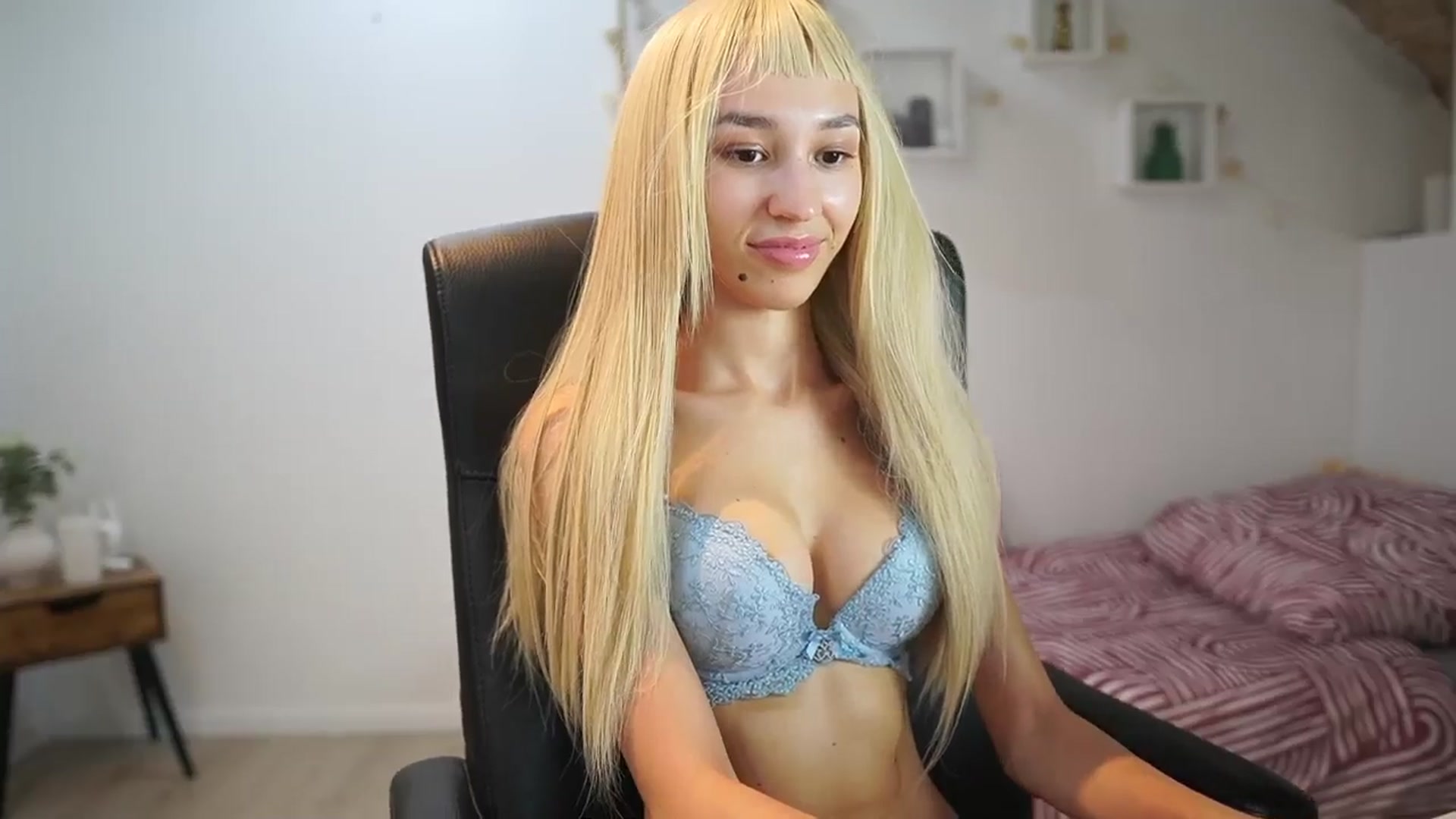 Gallery image thumbnail from Amai__Liu's myfreecams stream on, 07/19/2025, 23:02 image 12 of 20