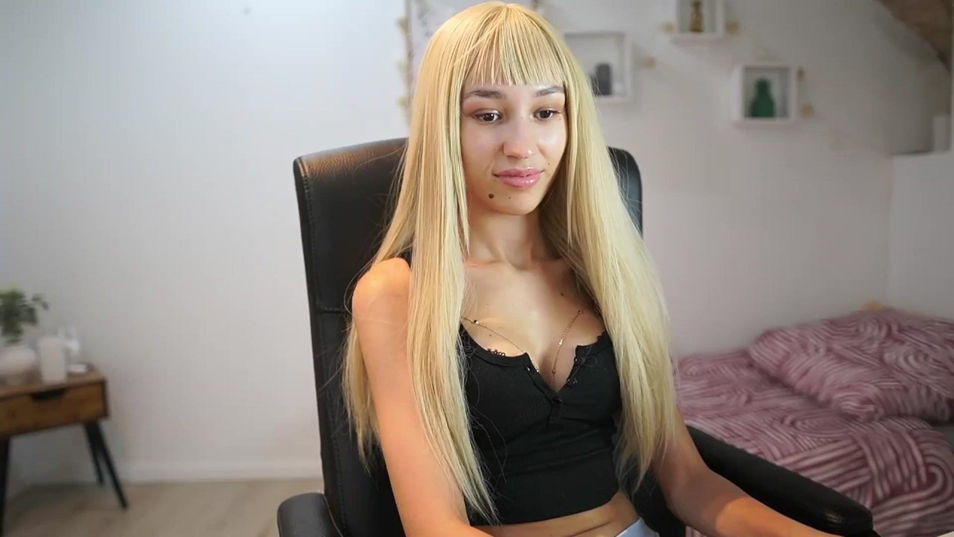 Gallery image thumbnail from Amai__Liu's myfreecams stream on, 07/22/2025, 19:02 image 1 of 20