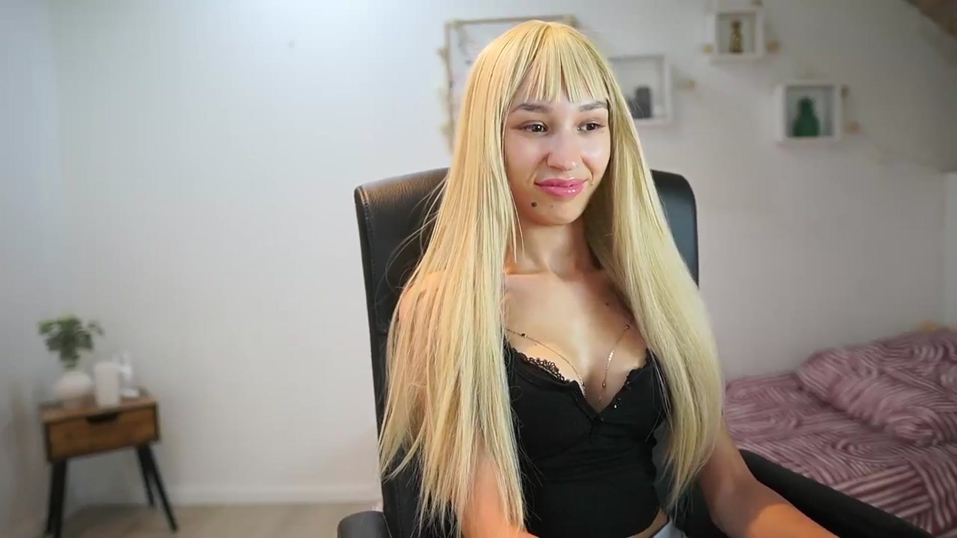 Gallery image thumbnail from Amai__Liu's myfreecams stream on, 07/22/2025, 23:03 image 6 of 20