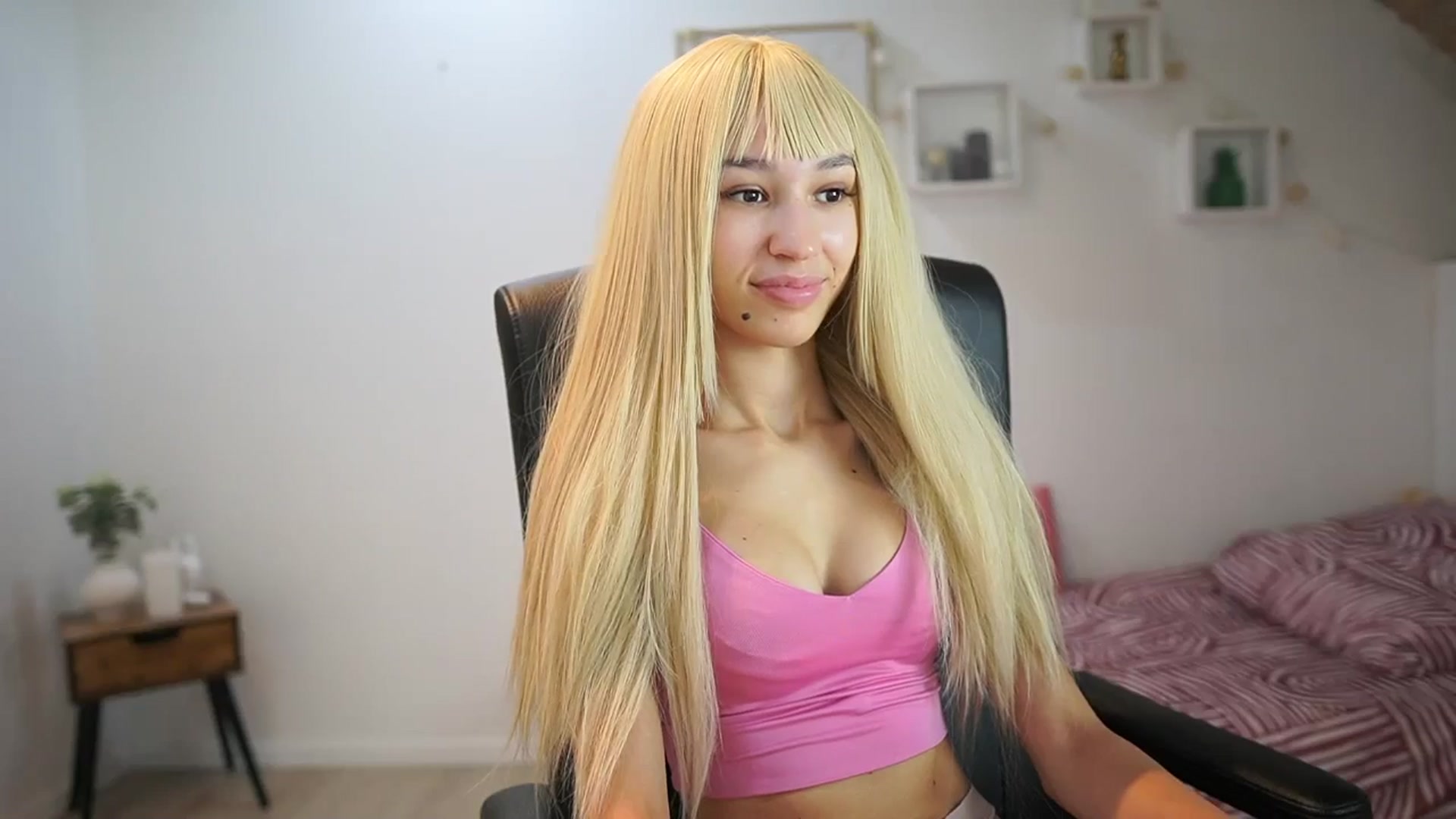 Gallery image thumbnail from Amai__Liu's myfreecams stream on, 07/25/2025, 13:30 image 3 of 20