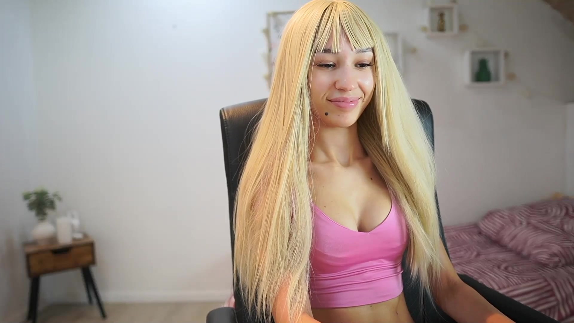 Gallery image thumbnail from Amai__Liu's myfreecams stream on, 07/25/2025, 13:30 image 14 of 20