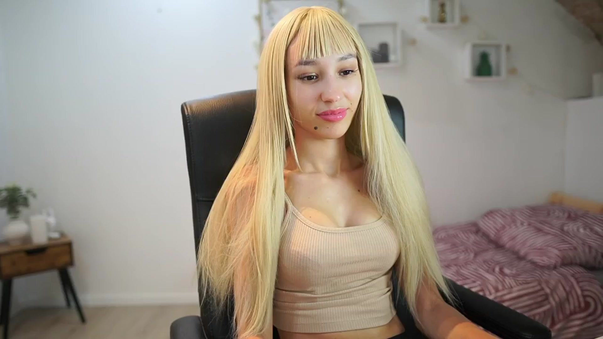 Gallery image thumbnail from Amai__Liu's myfreecams stream on, 07/30/2025, 20:18 image 2 of 20