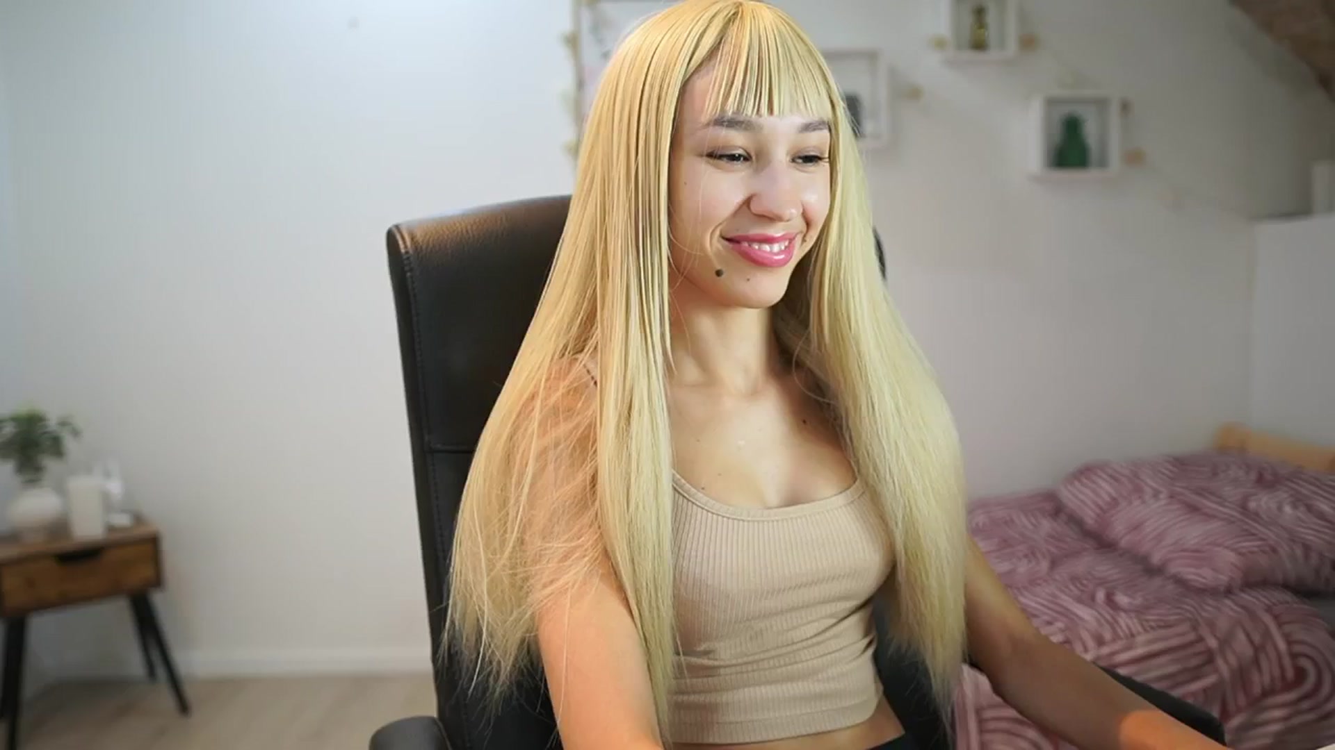 Gallery image thumbnail from Amai__Liu's myfreecams stream on, 07/30/2025, 20:18 image 1 of 20