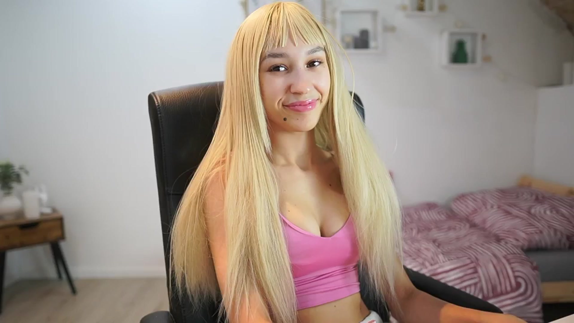 Gallery image thumbnail from Amai__Liu's myfreecams stream on, 08/03/2025, 18:49 image 1 of 20