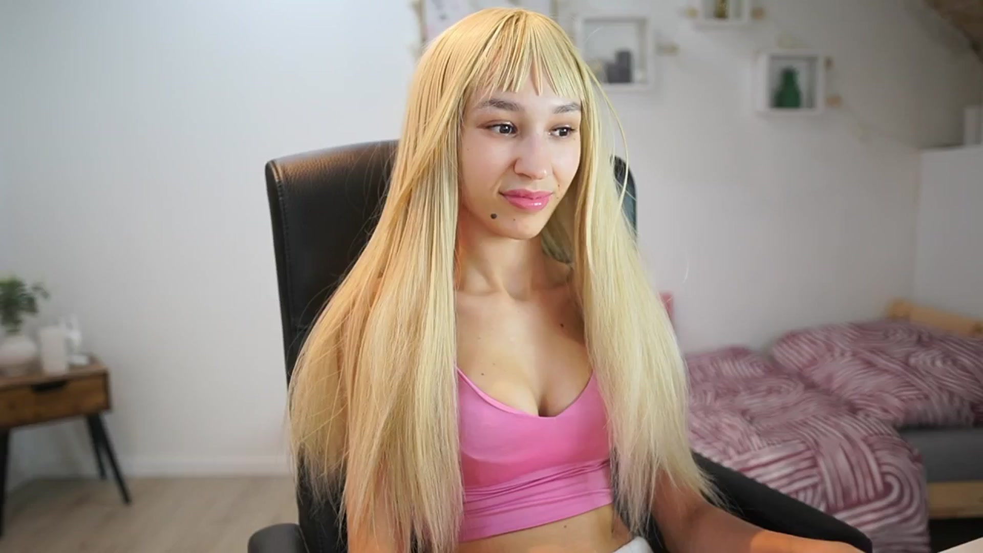 Gallery image thumbnail from Amai__Liu's myfreecams stream on, 08/03/2025, 18:49 image 2 of 20