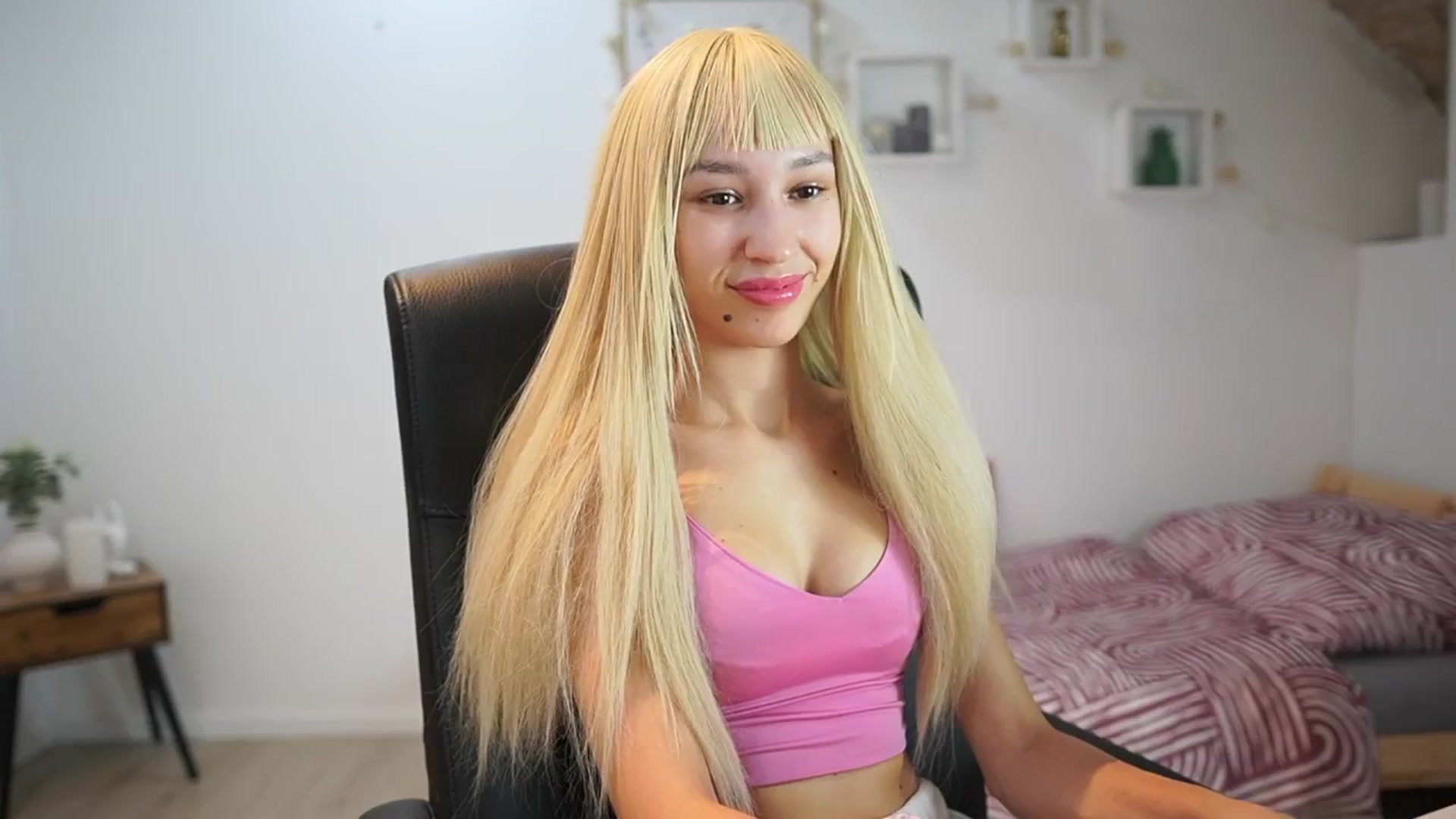 Gallery image thumbnail from Amai__Liu's myfreecams stream on, 08/03/2025, 20:35 image 5 of 20