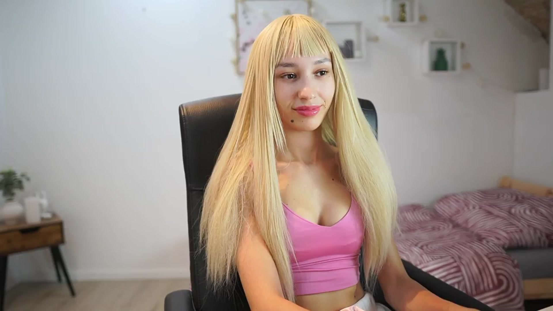 Gallery image thumbnail from Amai__Liu's myfreecams stream on, 08/03/2025, 20:35 image 6 of 20