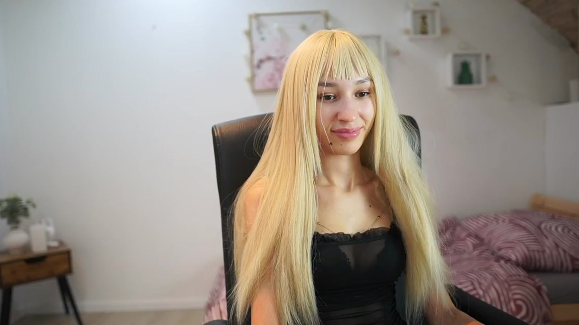 Gallery image thumbnail from Amai__Liu's myfreecams stream on, 08/07/2025, 19:42 image 13 of 20