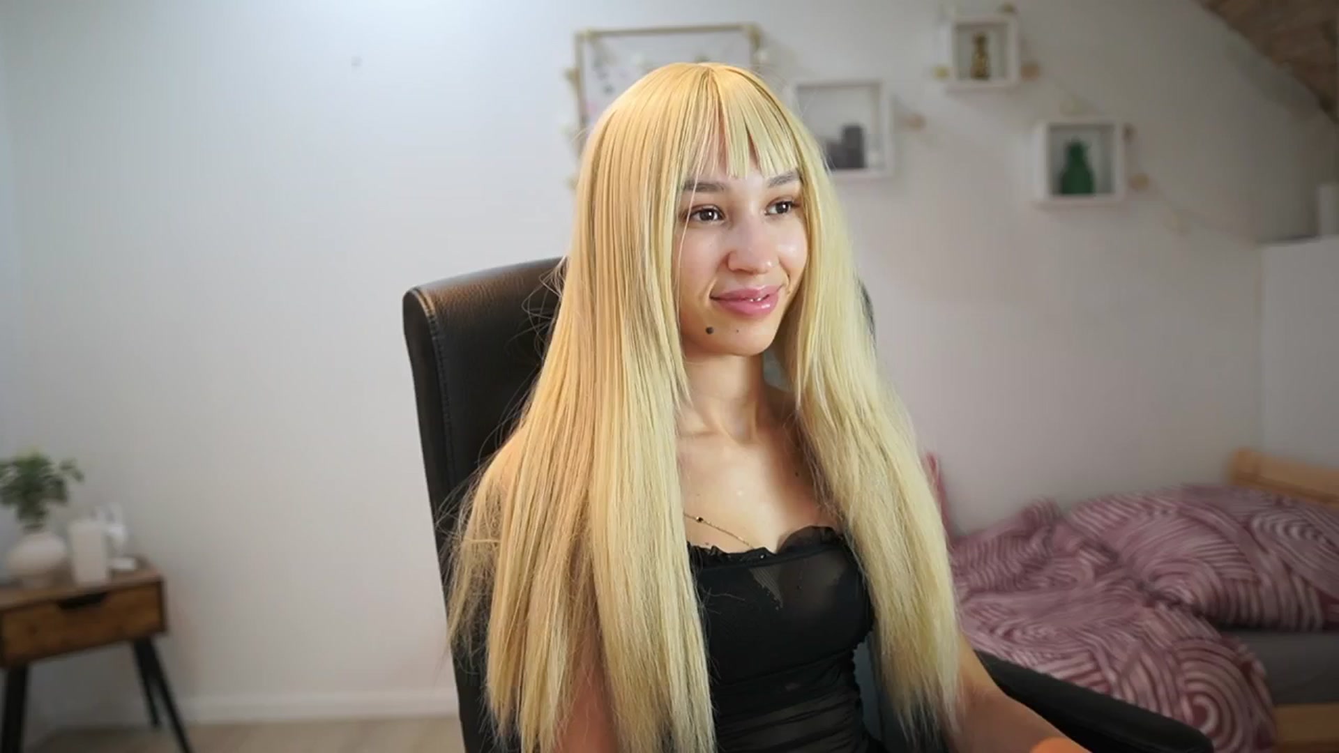 Gallery image thumbnail from Amai__Liu's myfreecams stream on, 08/07/2025, 19:42 image 18 of 20