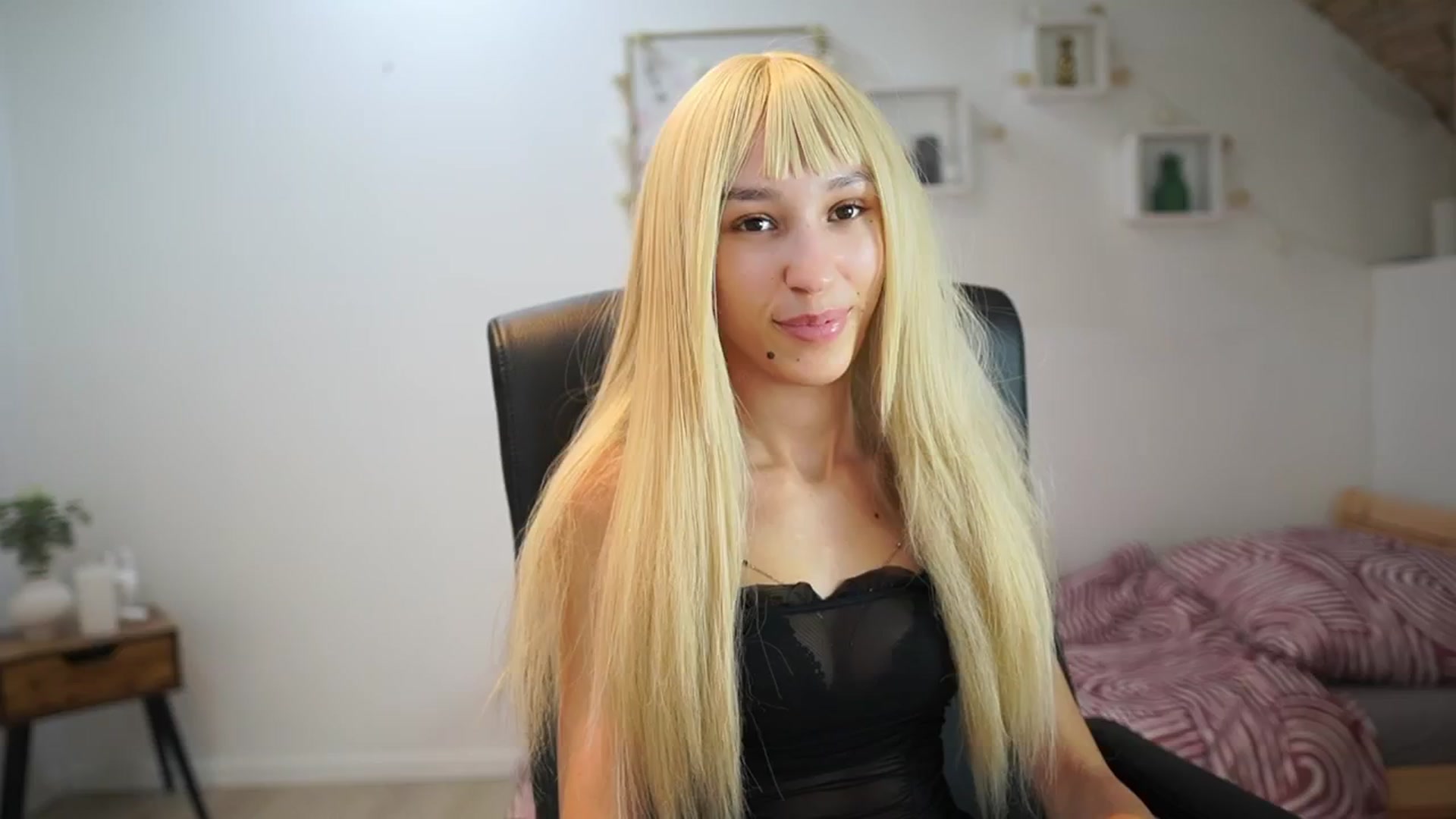 Gallery image thumbnail from Amai__Liu's myfreecams stream on, 08/07/2025, 19:42 image 15 of 20