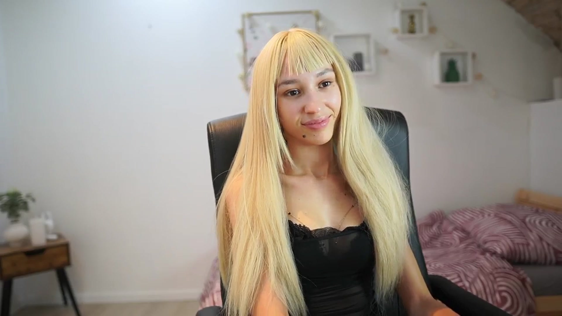Gallery image thumbnail from Amai__Liu's myfreecams stream on, 08/07/2025, 21:05 image 17 of 20