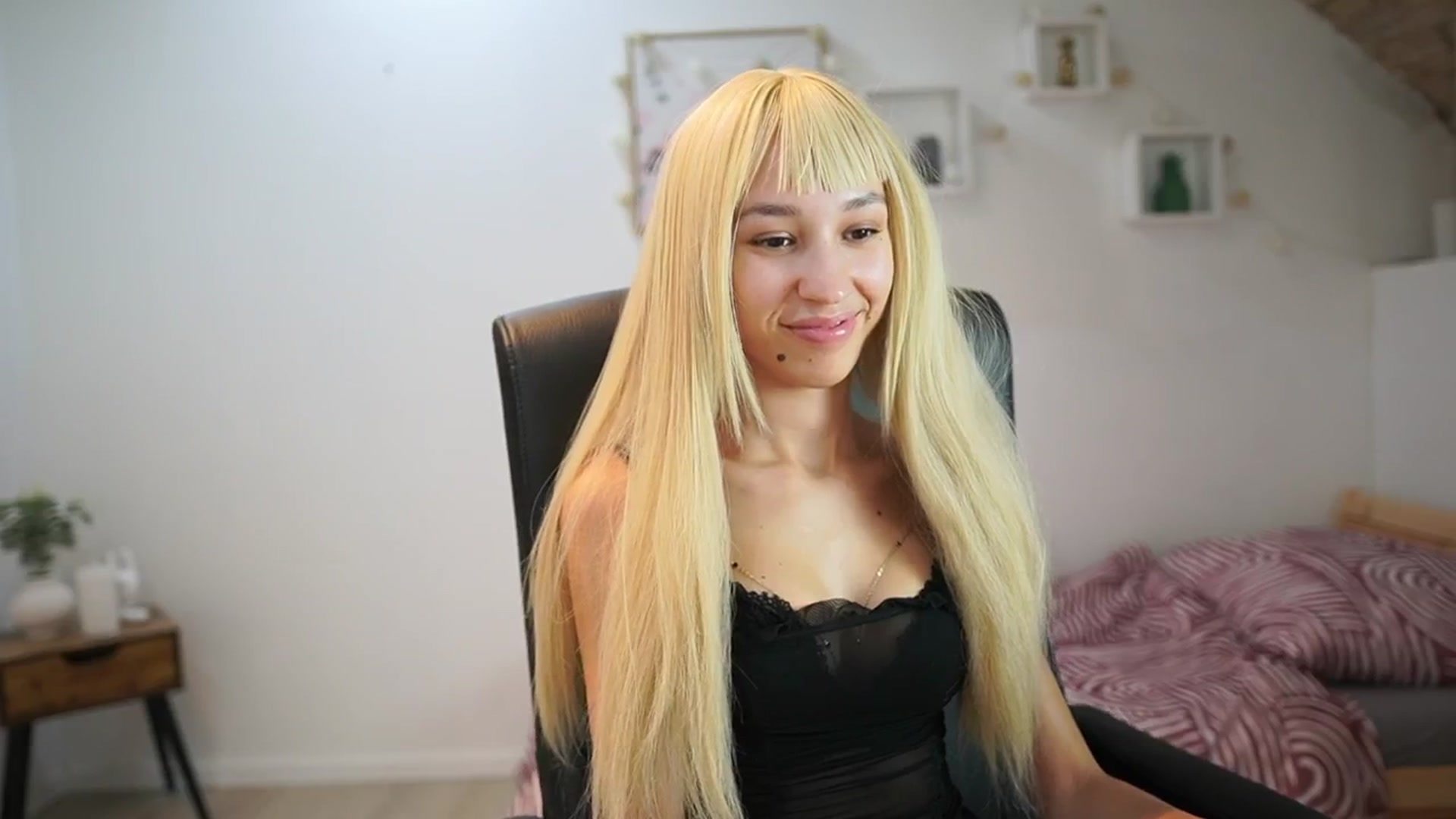 Gallery image thumbnail from Amai__Liu's myfreecams stream on, 08/07/2025, 21:05 image 18 of 20