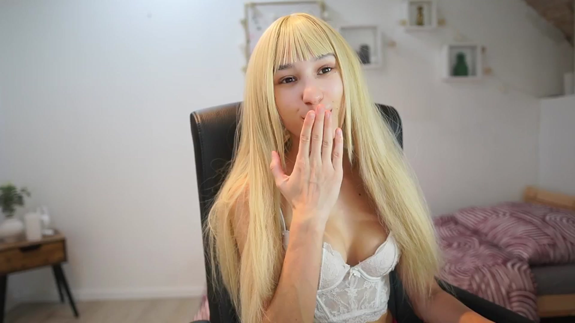 Gallery image thumbnail from Amai__Liu's myfreecams stream on, 08/08/2025, 19:47 image 6 of 20
