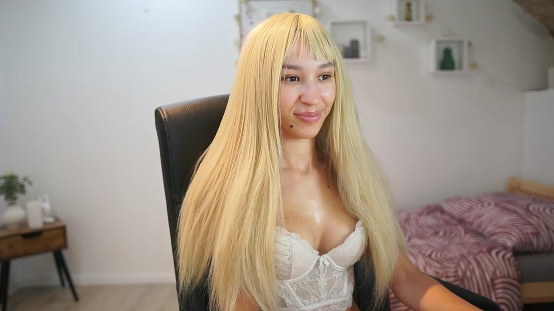 Gallery image thumbnail from Amai__Liu's myfreecams stream on, 08/08/2025, 22:53 image 10 of 20