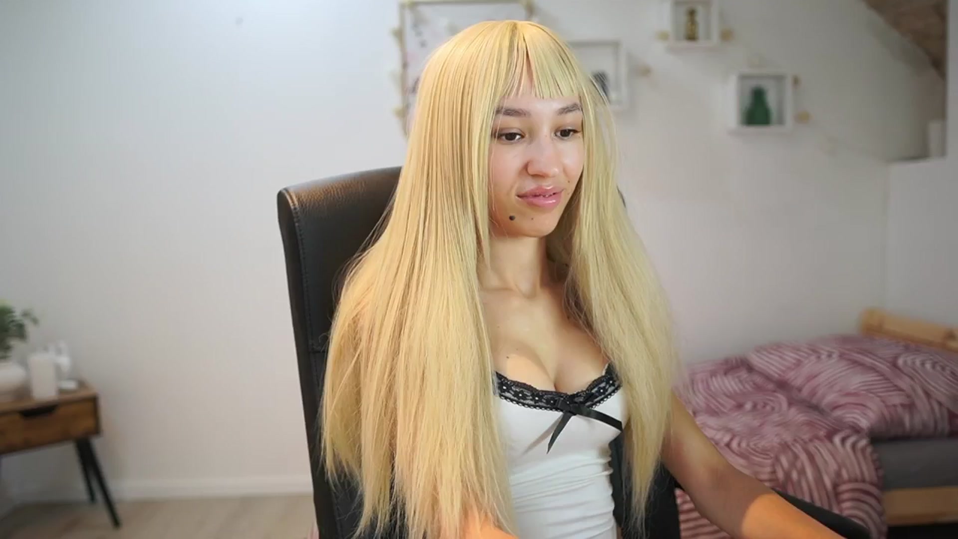 Gallery image thumbnail from Amai__Liu's myfreecams stream on, 08/10/2025, 15:17 image 5 of 20