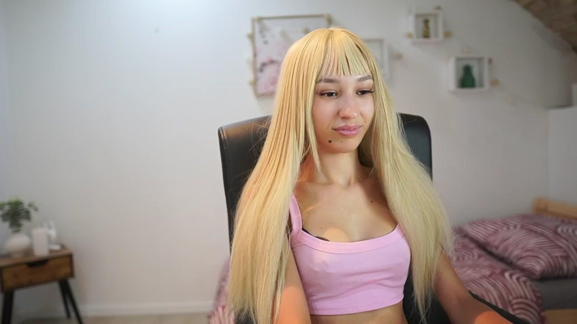 Gallery image thumbnail from Amai__Liu's myfreecams stream on, 08/16/2025, 18:24 image 18 of 20