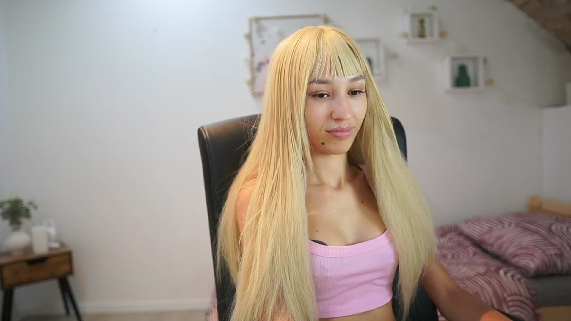Gallery image thumbnail from Amai__Liu's myfreecams stream on, 08/16/2025, 18:24 image 10 of 20