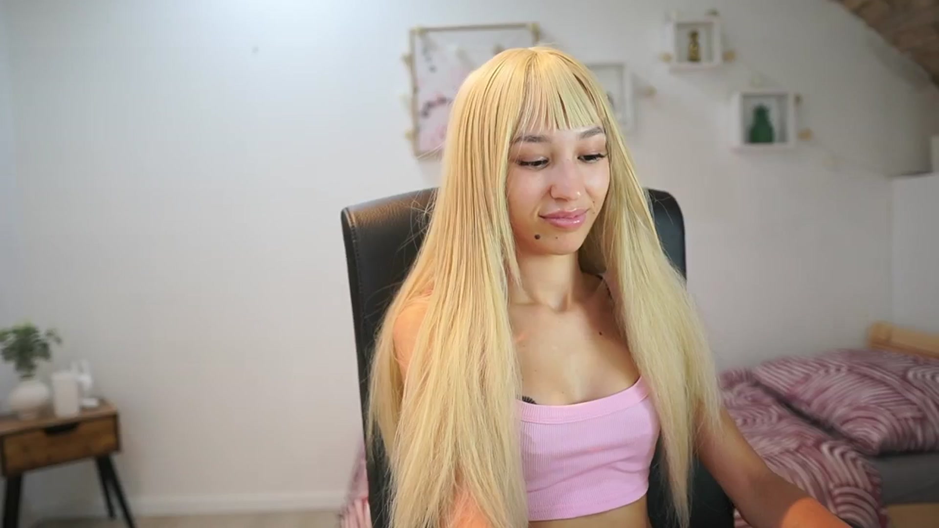 Gallery image thumbnail from Amai__Liu's myfreecams stream on, 08/16/2025, 18:24 image 14 of 20