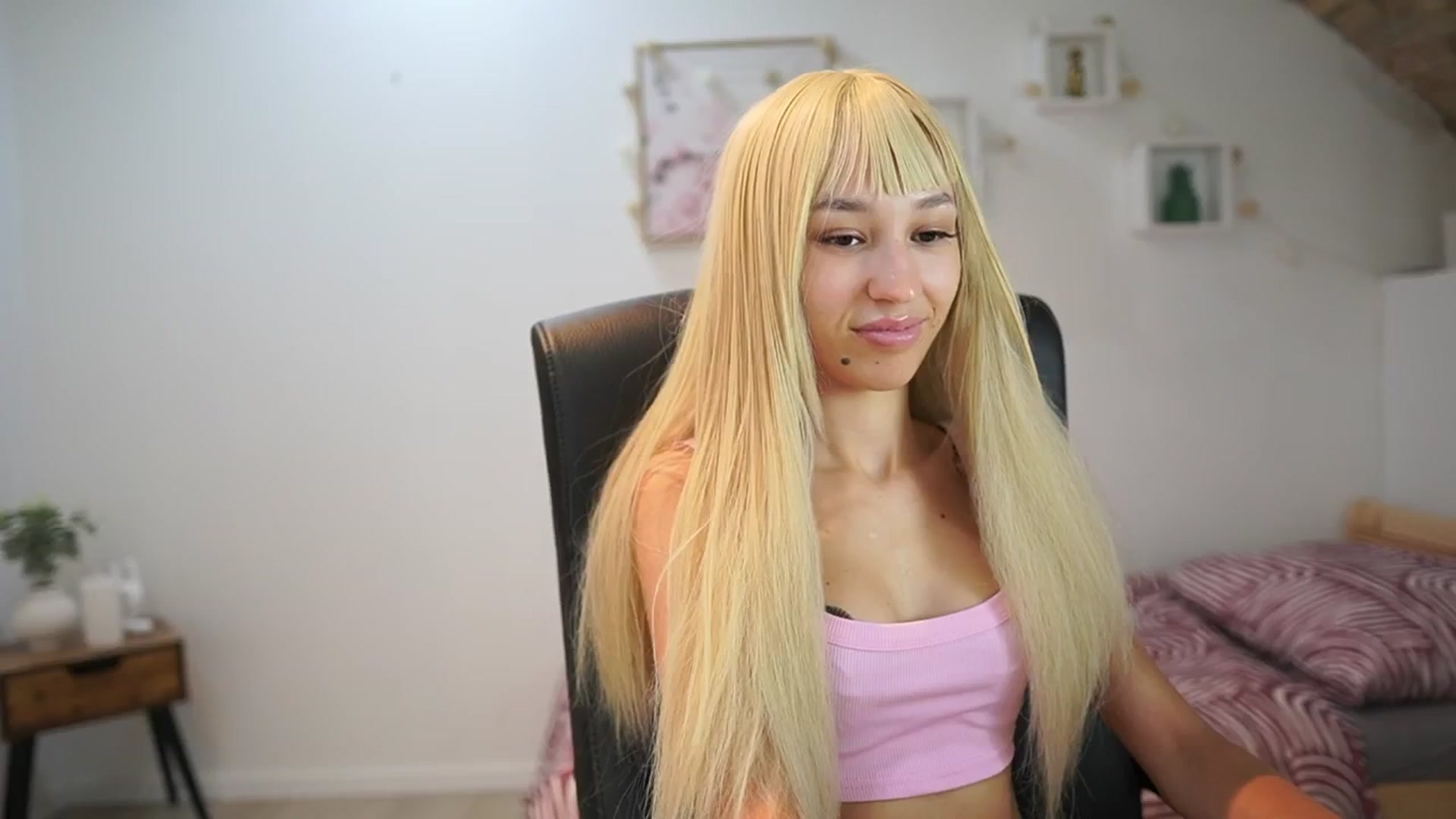 Gallery image thumbnail from Amai__Liu's myfreecams stream on, 08/16/2025, 18:24 image 11 of 20
