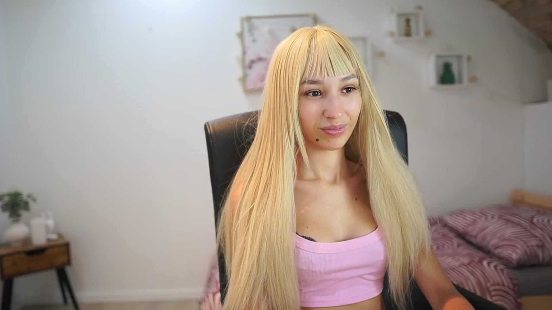 Gallery image thumbnail from Amai__Liu's myfreecams stream on, 08/16/2025, 18:24 image 12 of 20