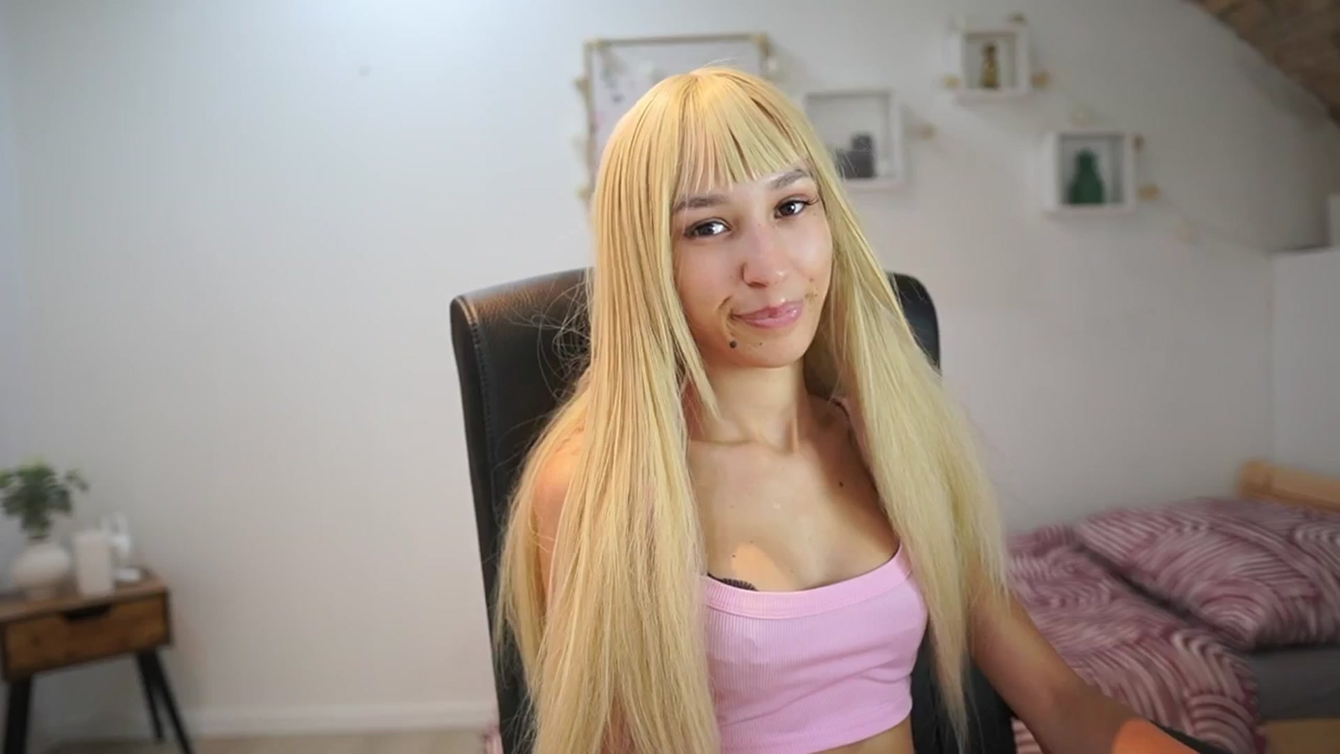 Gallery image thumbnail from Amai__Liu's myfreecams stream on, 08/16/2025, 18:24 image 13 of 20