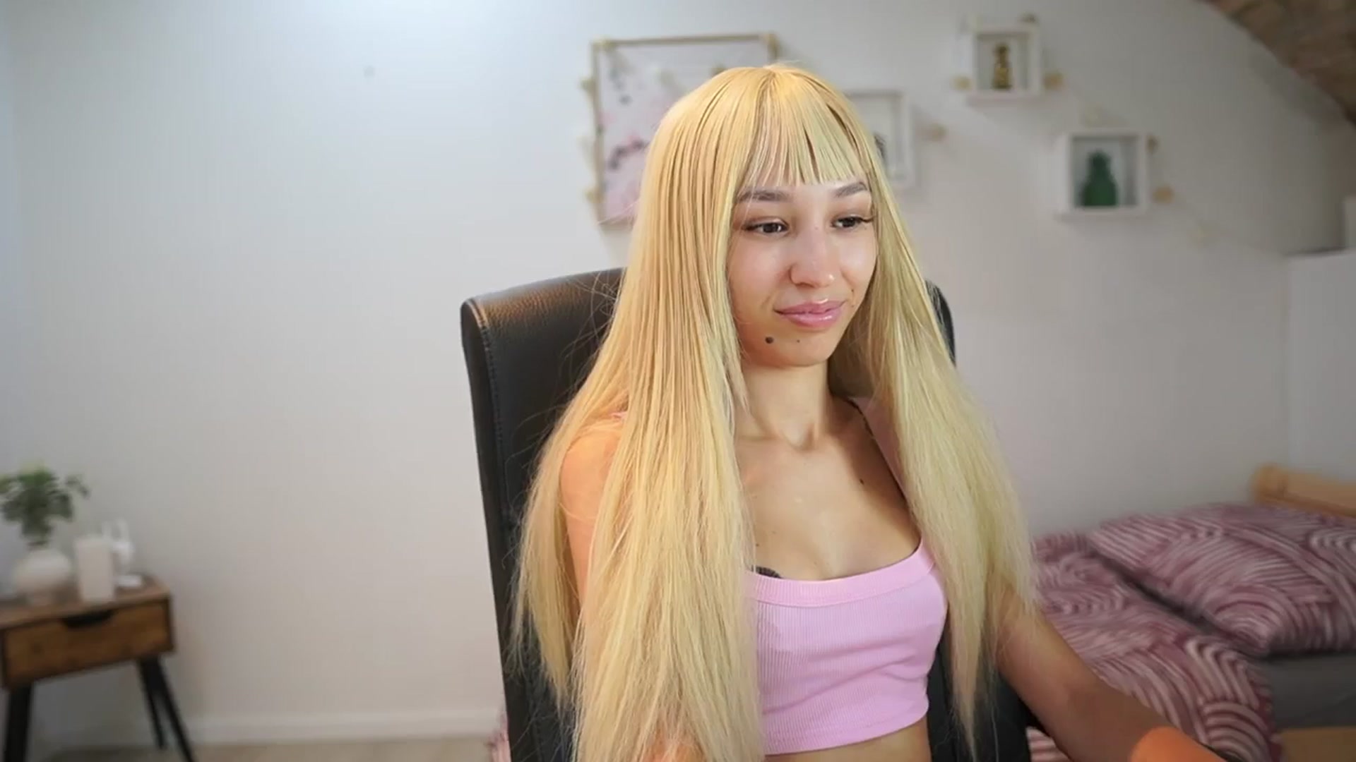 Gallery image thumbnail from Amai__Liu's myfreecams stream on, 08/16/2025, 18:24 image 15 of 20