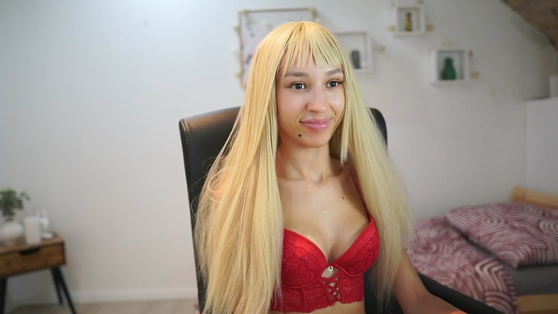 Gallery image thumbnail from Amai__Liu's myfreecams stream on, 08/17/2025, 15:53 image 17 of 20