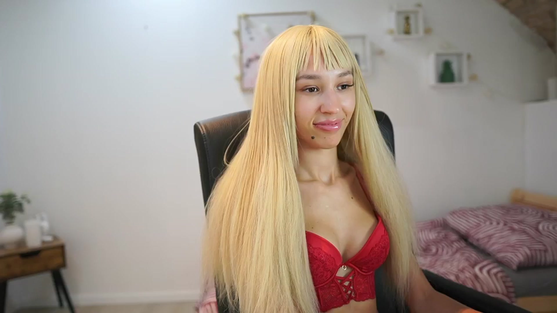 Gallery image thumbnail from Amai__Liu's myfreecams stream on, 08/17/2025, 15:53 image 7 of 20
