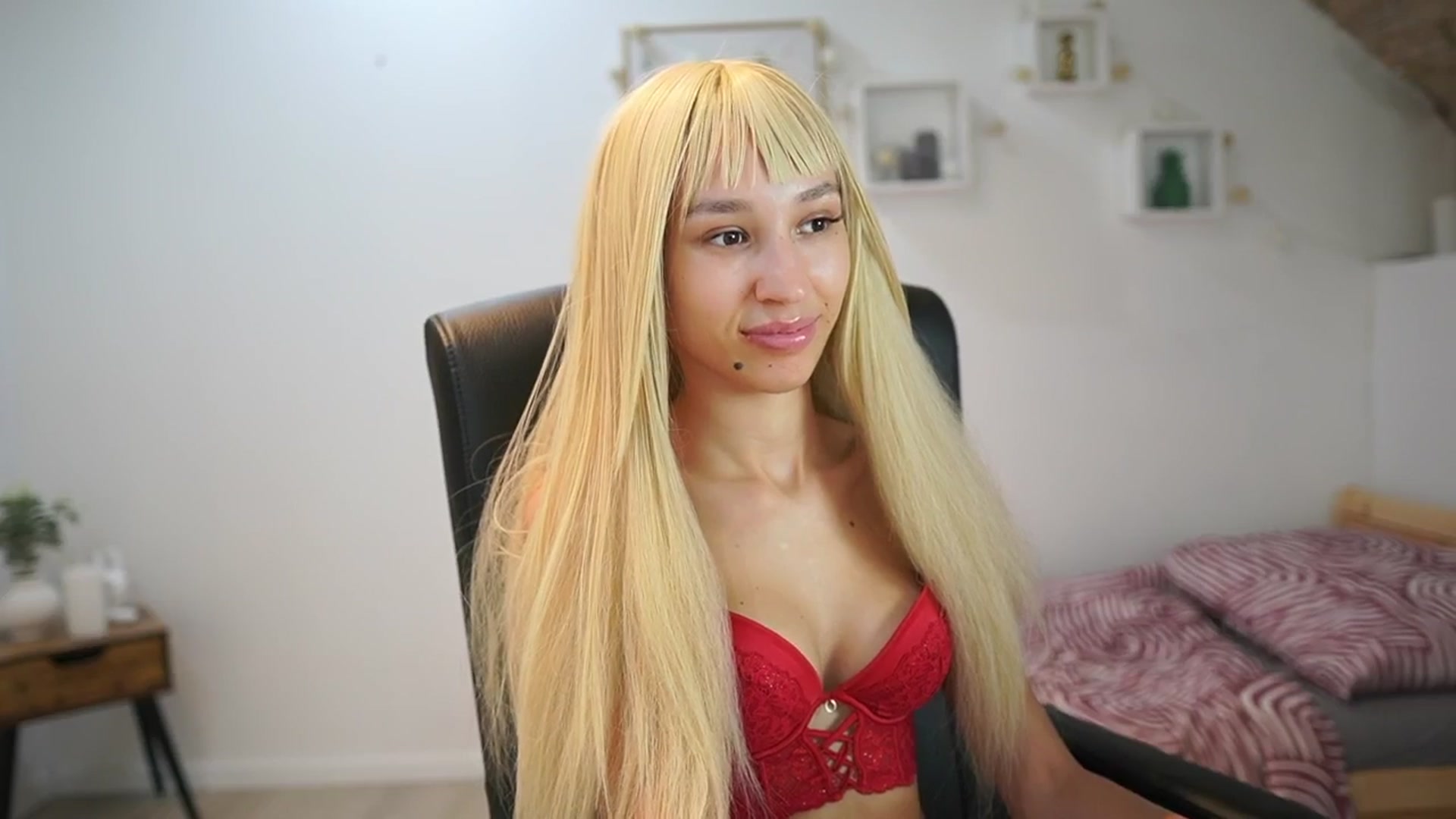 Gallery image thumbnail from Amai__Liu's myfreecams stream on, 08/17/2025, 15:53 image 18 of 20