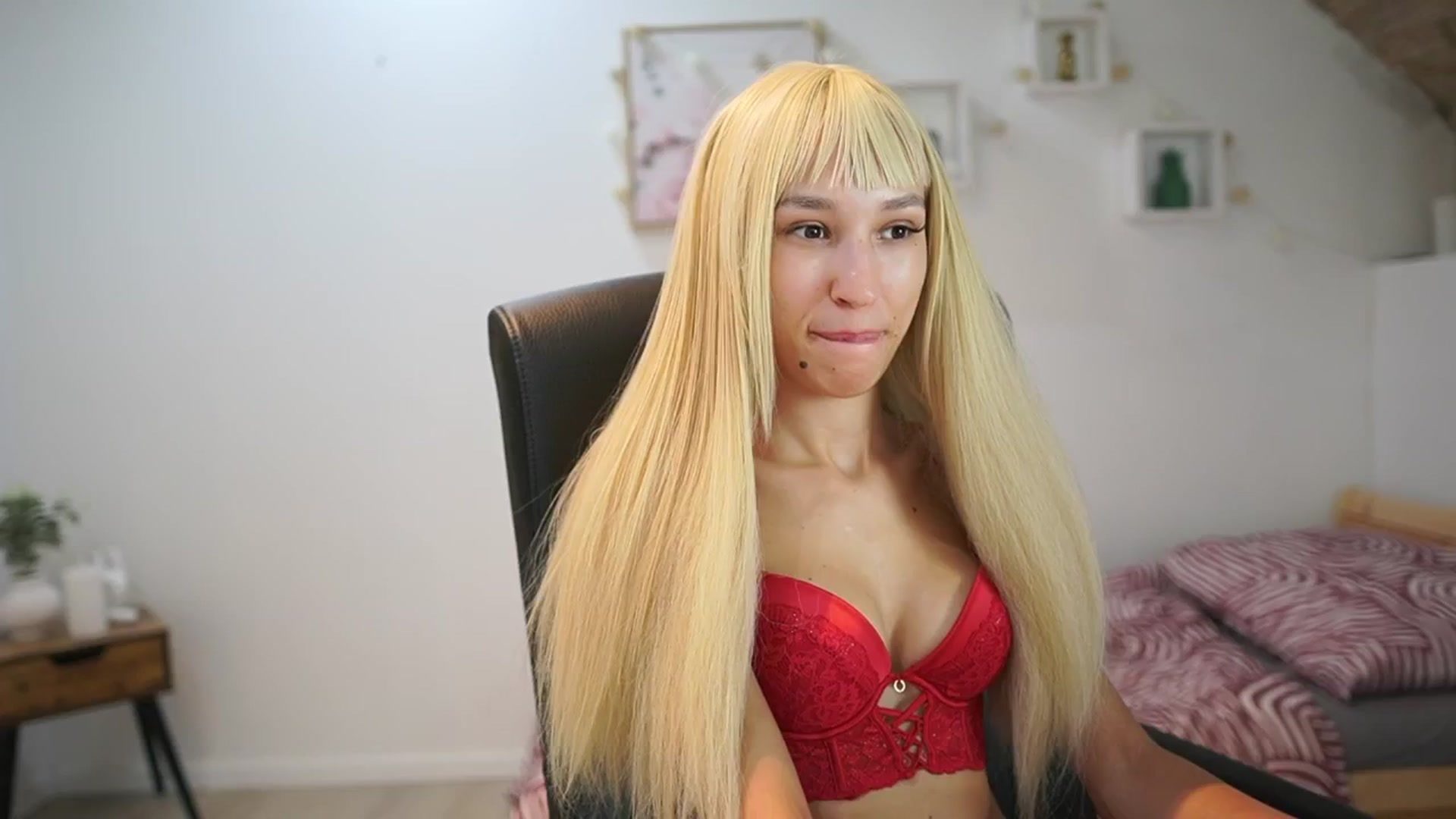 Gallery image thumbnail from Amai__Liu's myfreecams stream on, 08/17/2025, 16:52 image 6 of 20