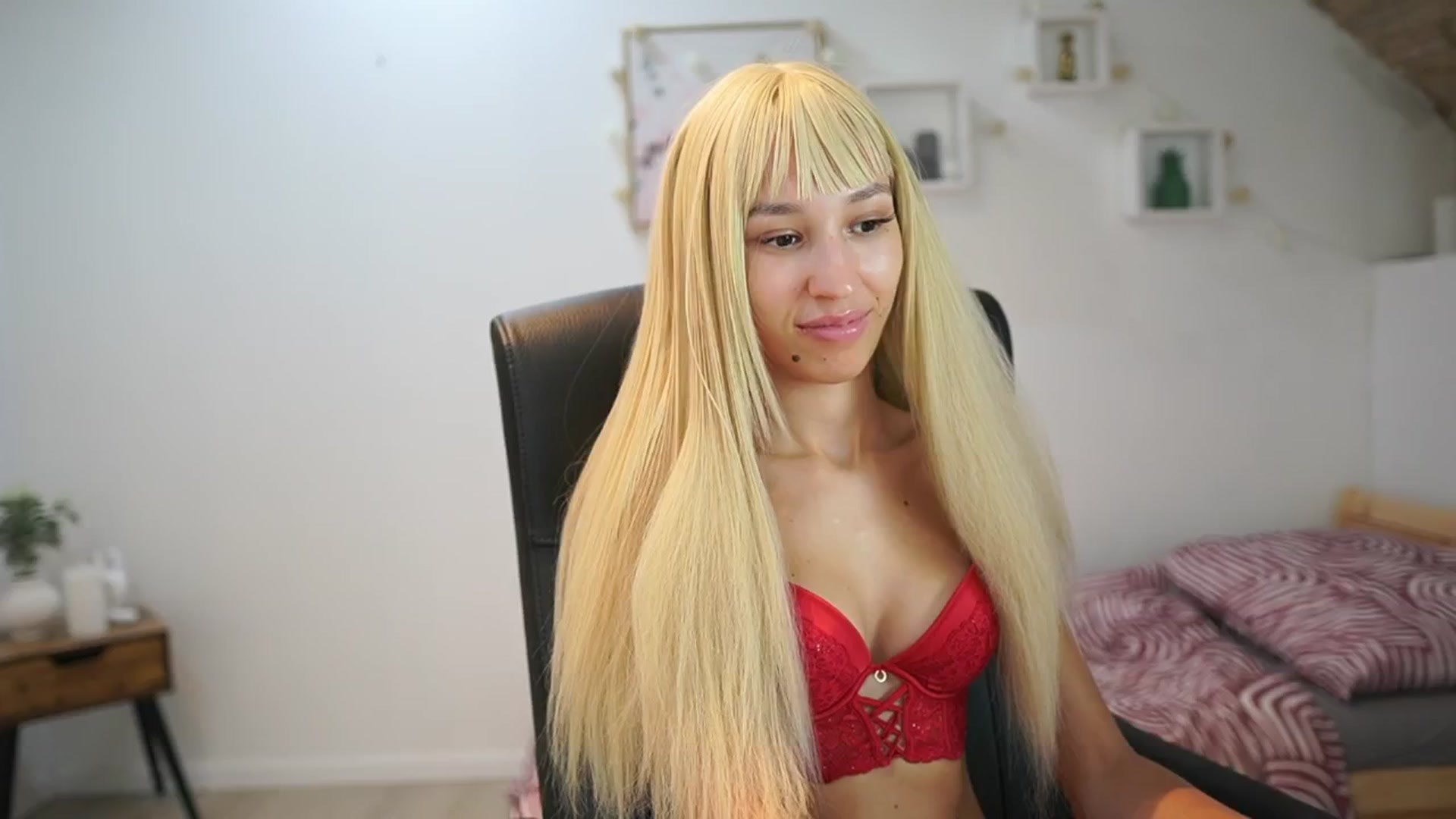 Gallery image thumbnail from Amai__Liu's myfreecams stream on, 08/17/2025, 16:52 image 12 of 20