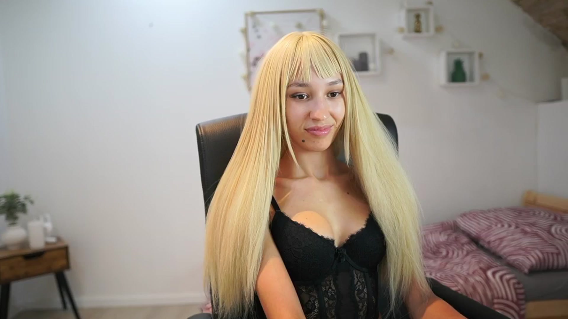 Gallery image thumbnail from Amai__Liu's myfreecams stream on, 08/21/2025, 19:29 image 11 of 20