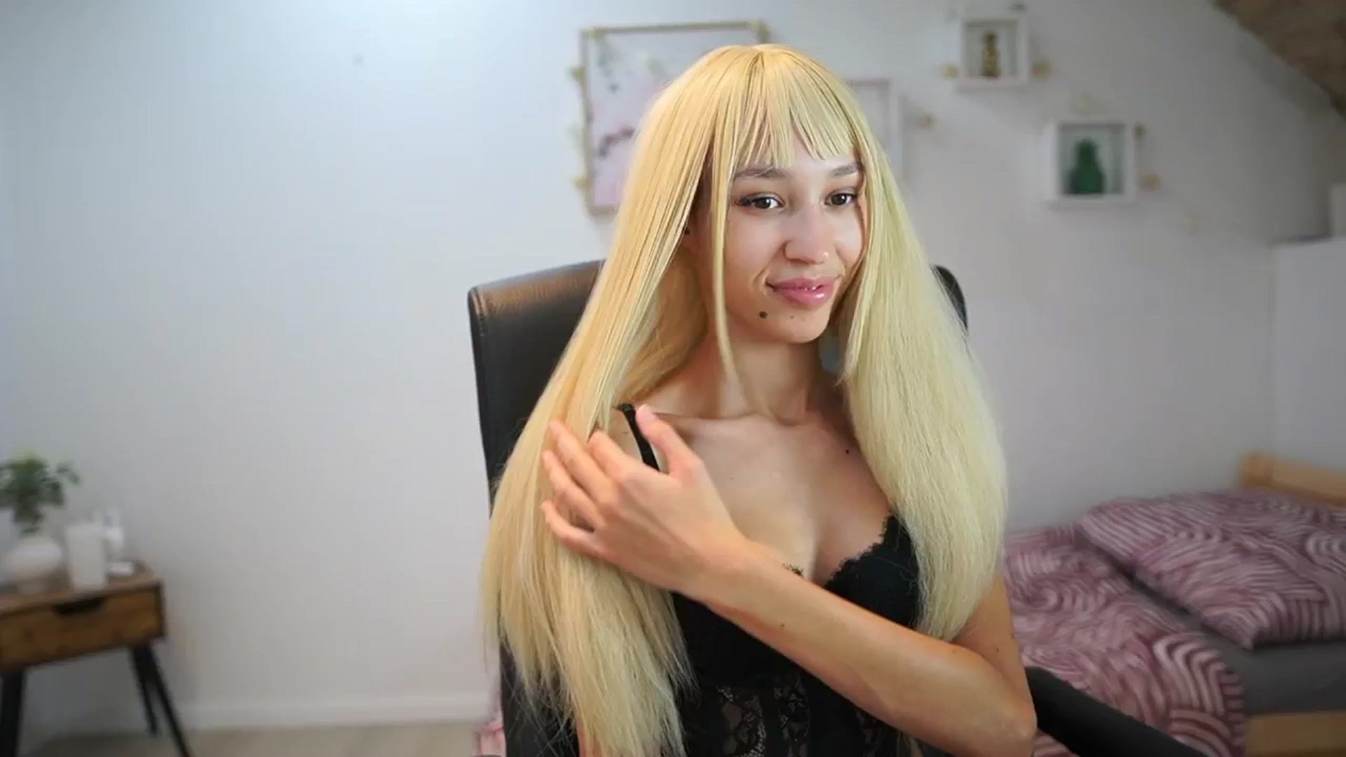 Gallery image thumbnail from Amai__Liu's myfreecams stream on, 08/21/2025, 19:29 image 9 of 20