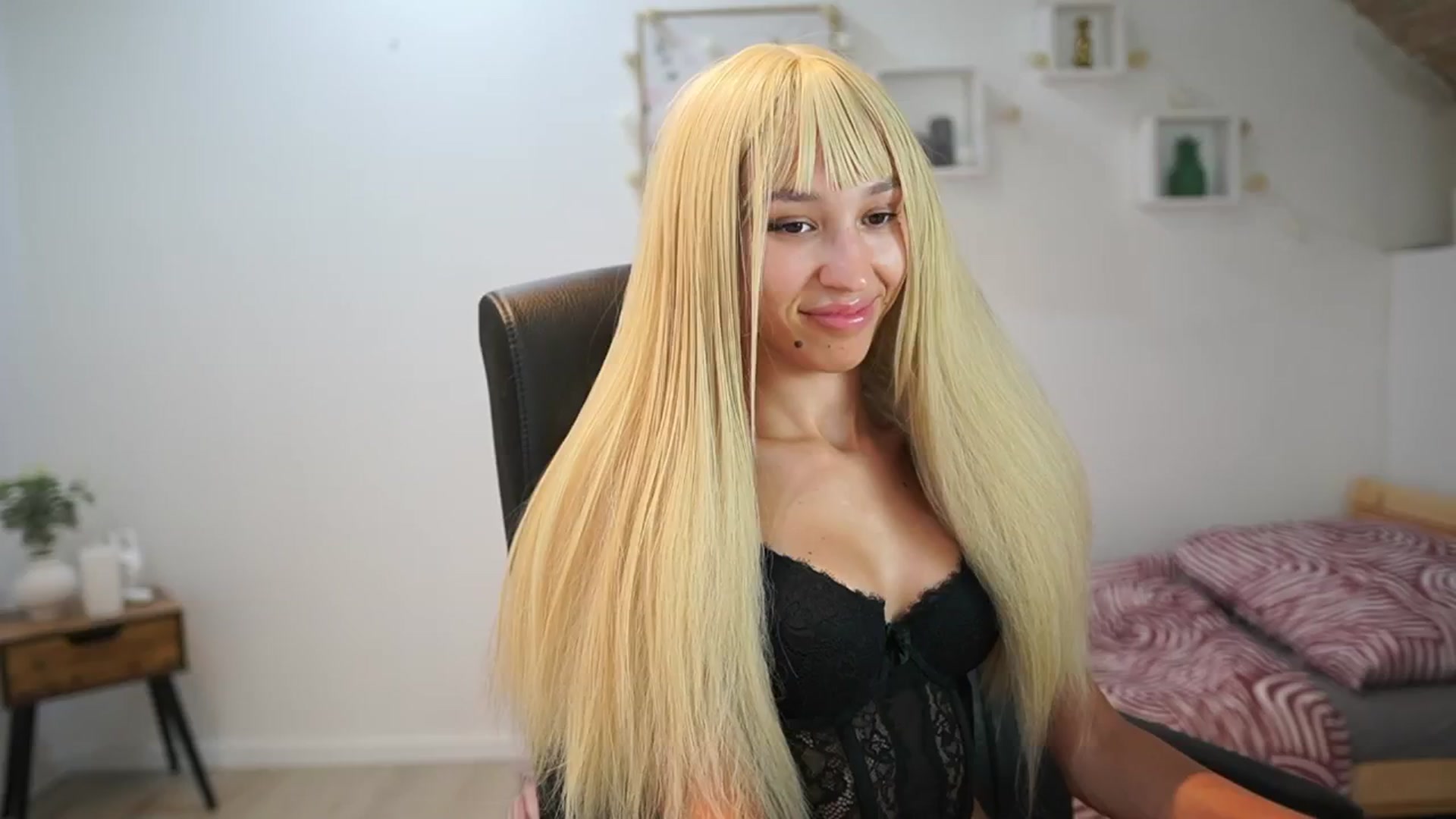 Gallery image thumbnail from Amai__Liu's myfreecams stream on, 08/21/2025, 21:21 image 11 of 20