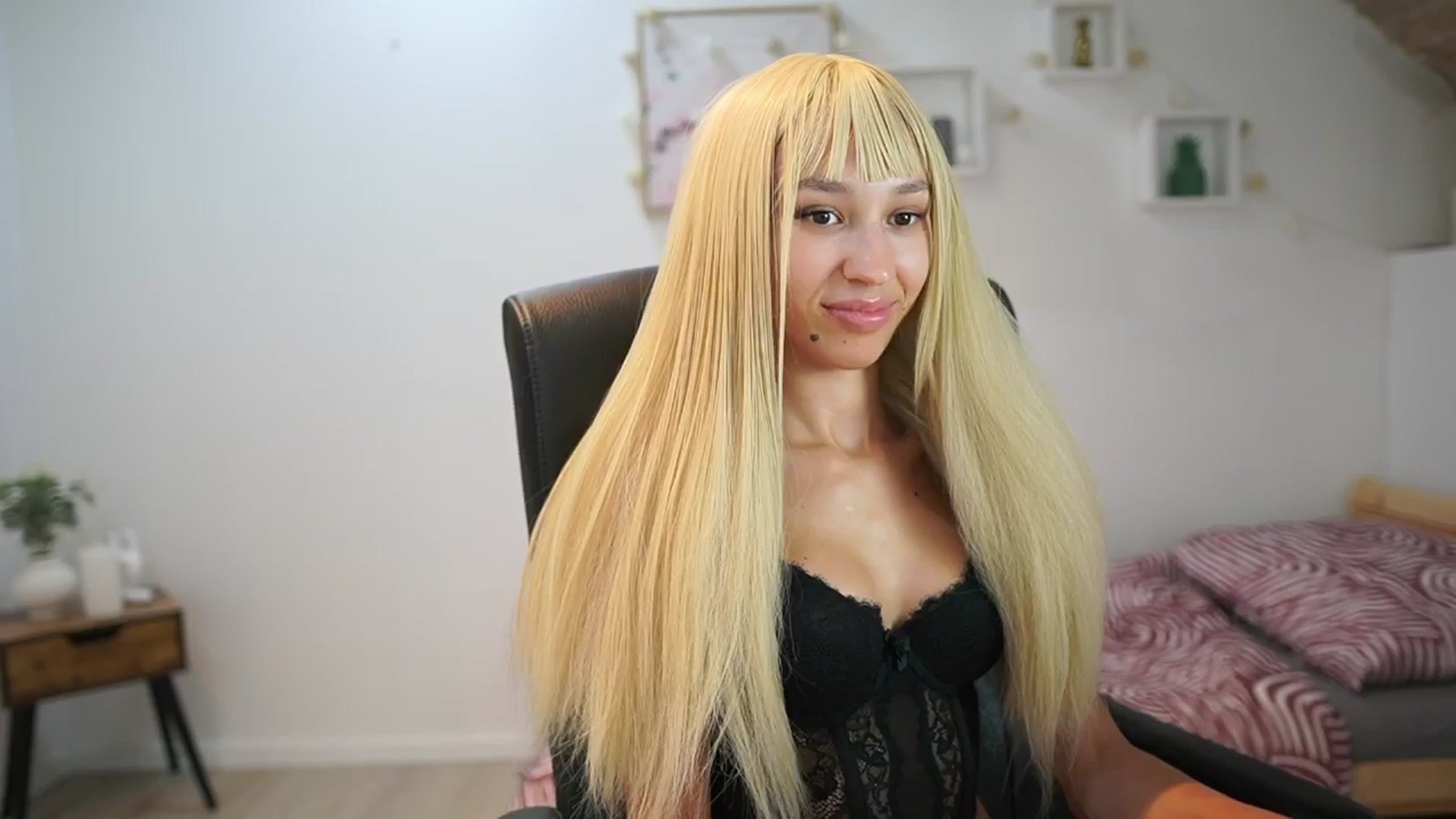 Gallery image thumbnail from Amai__Liu's myfreecams stream on, 08/21/2025, 21:21 image 12 of 20
