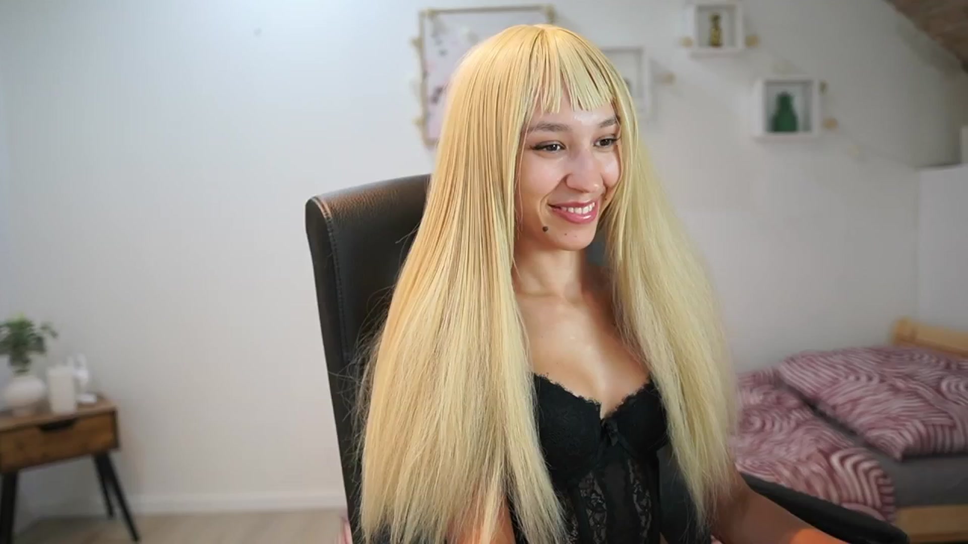 Gallery image thumbnail from Amai__Liu's myfreecams stream on, 08/21/2025, 21:21 image 5 of 20