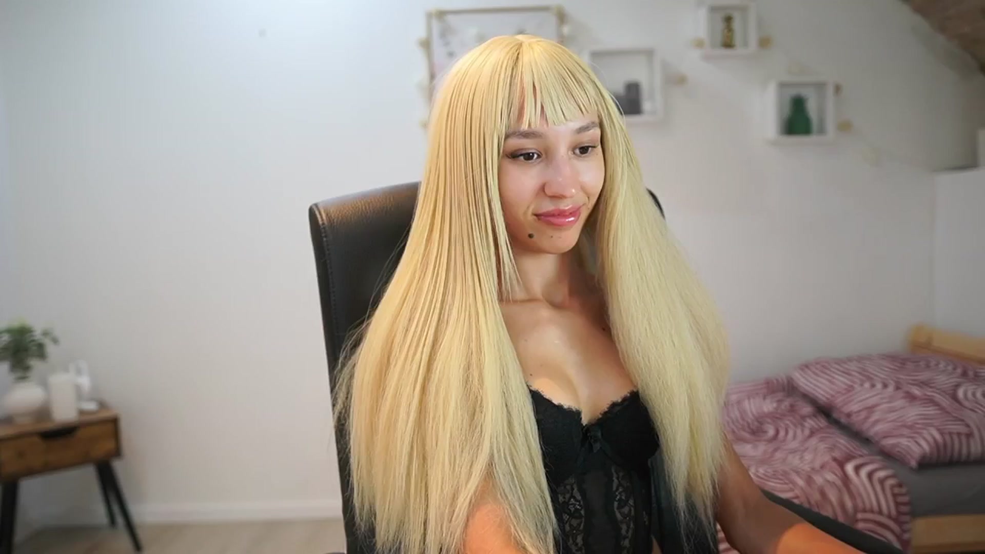 Gallery image thumbnail from Amai__Liu's myfreecams stream on, 08/21/2025, 21:21 image 1 of 20